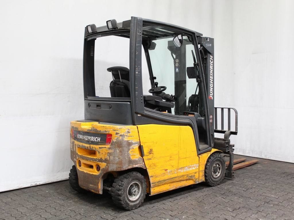 montacarga electrico tipo operarador sentado