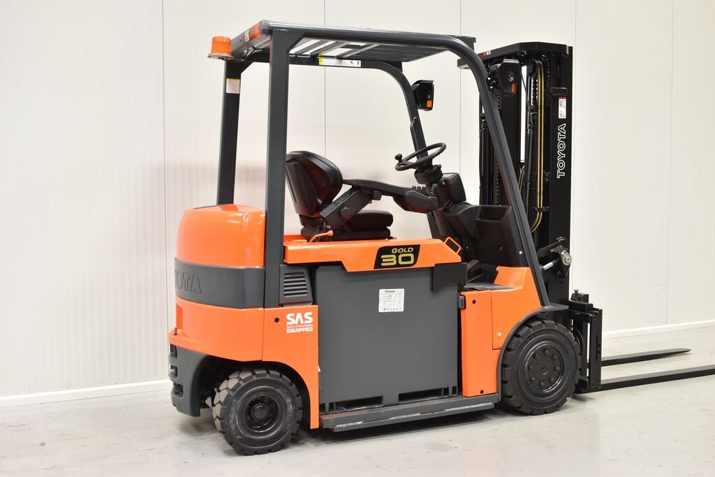 montacarga electrico tipo operarador sentado