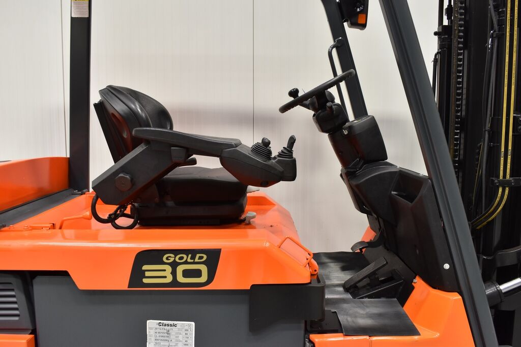 montacarga electrico tipo operarador sentado