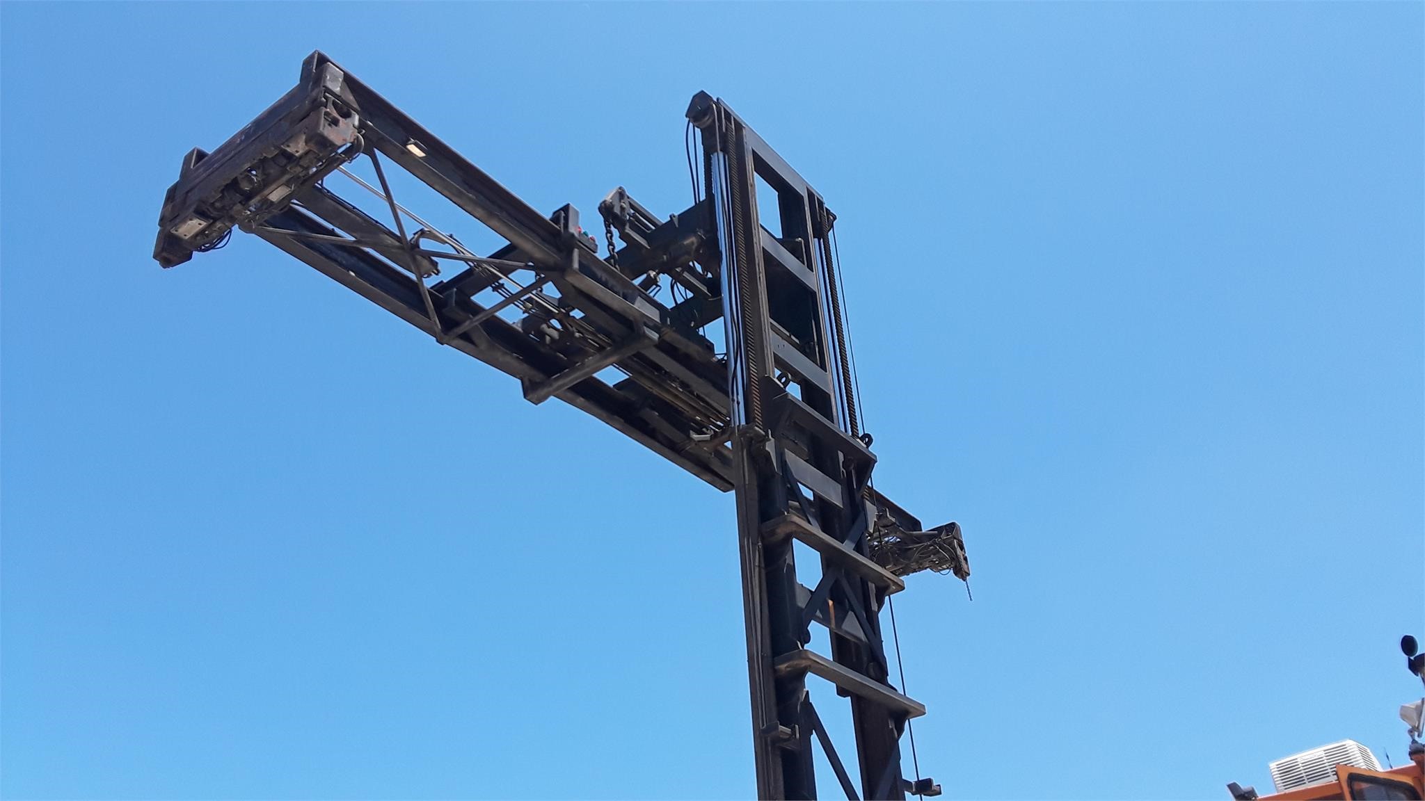 MONTACARGA  portuaria 