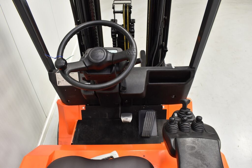 montacarga electrico tipo operarador sentado