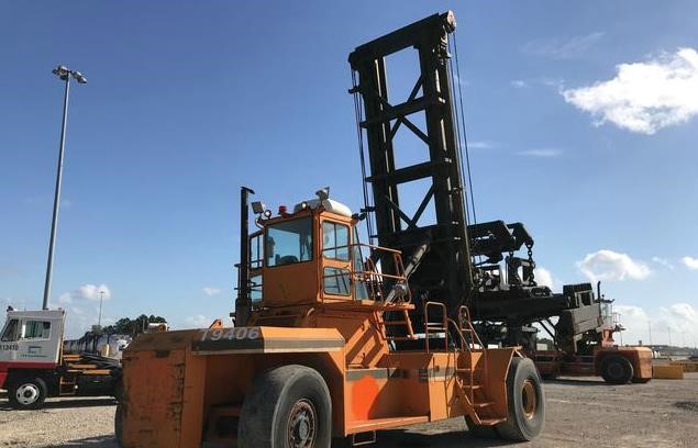 MONTACARGA  portuaria 